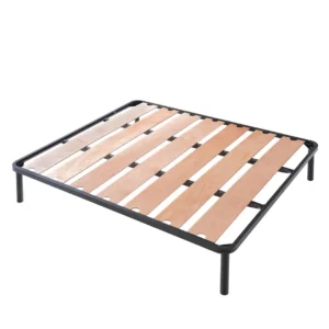 Imaginea ilustrează: Vă prezentăm cadru de pat din metal negru elegant și robust! Vine cu lamele din lemn care oferă un suport excelent pentru saltea. Proiectat cu o notă minimalistă, are picioare puternice și are spațiu deschis dedesubt, perfect pentru depozitare sau curățare ușoară. Lamelele uniform distanțate oferă o stabilitate excelentă pentru un somn confortabil. Acest design elegant este așezat pe un fundal alb simplu, făcându-l ușor de imaginat în propriul dormitor. Pentru mai multe detalii, vizitați site-ul thebed.ro!