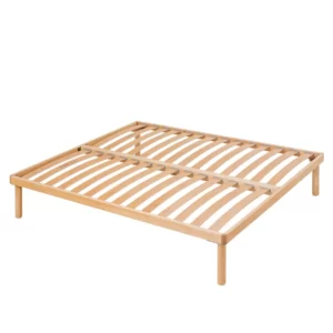 Imaginea ilustrează: Vă prezentăm cadrul nostru de pat comod și elegant rete_simply_fissa-matrimoniale! Acest cadru de pat, prezentat pe un fundal alb curat, are un design elegant și simplu, cu patru picioare robuste și o formă dreptunghiulară. Este perfect pentru a-ți susține salteaua și se potrivește frumos în orice dormitor. Pentru mai multe detalii, vizitați site-ul thebed.ro!